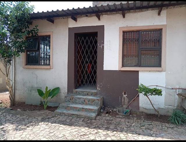 7 BEDROOM APARTMENT FOR SALE IN PROTEA GLEN